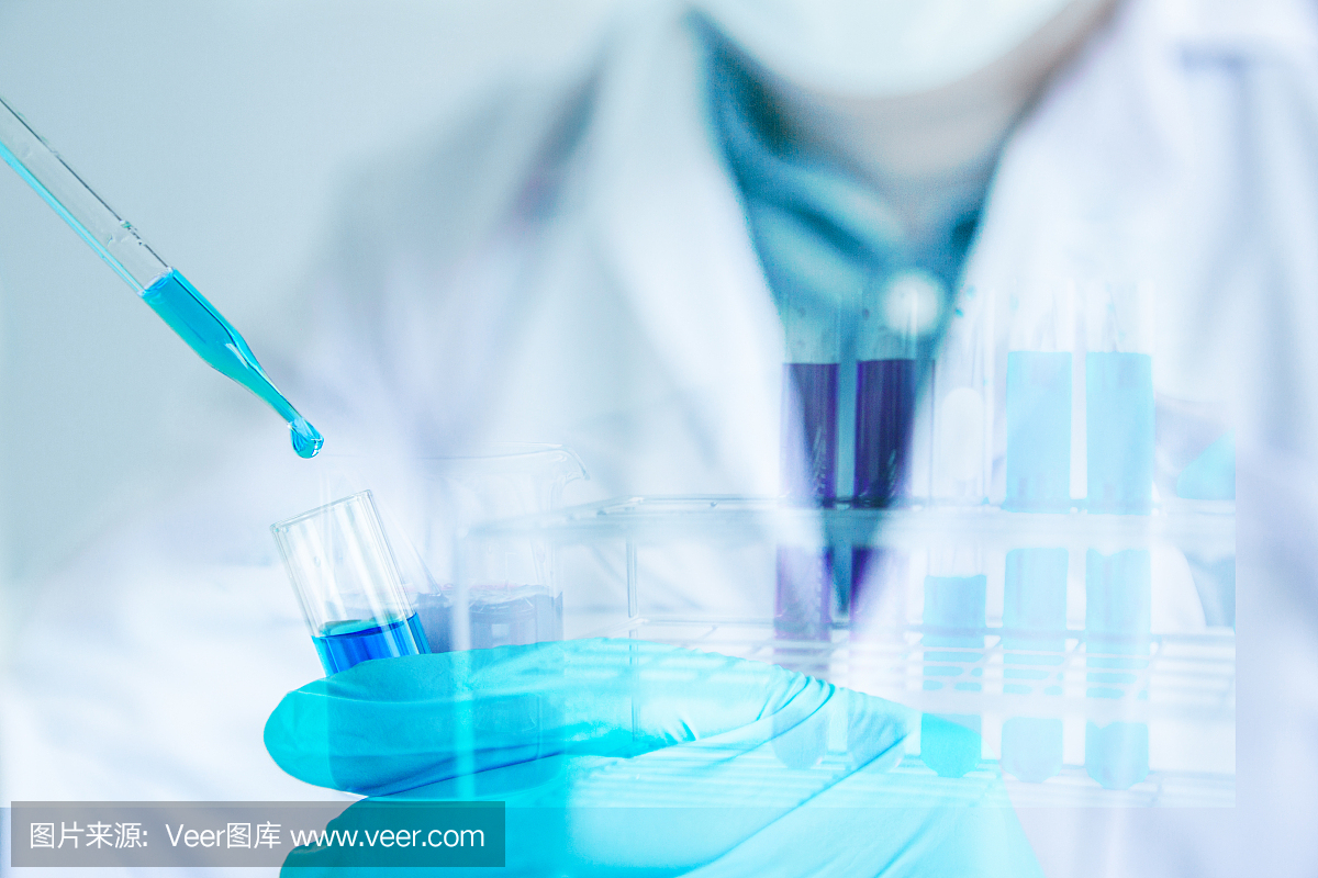 医学或男性在实验室的研究人员进行蓝色液体滴管测试,实验药物治疗化学品